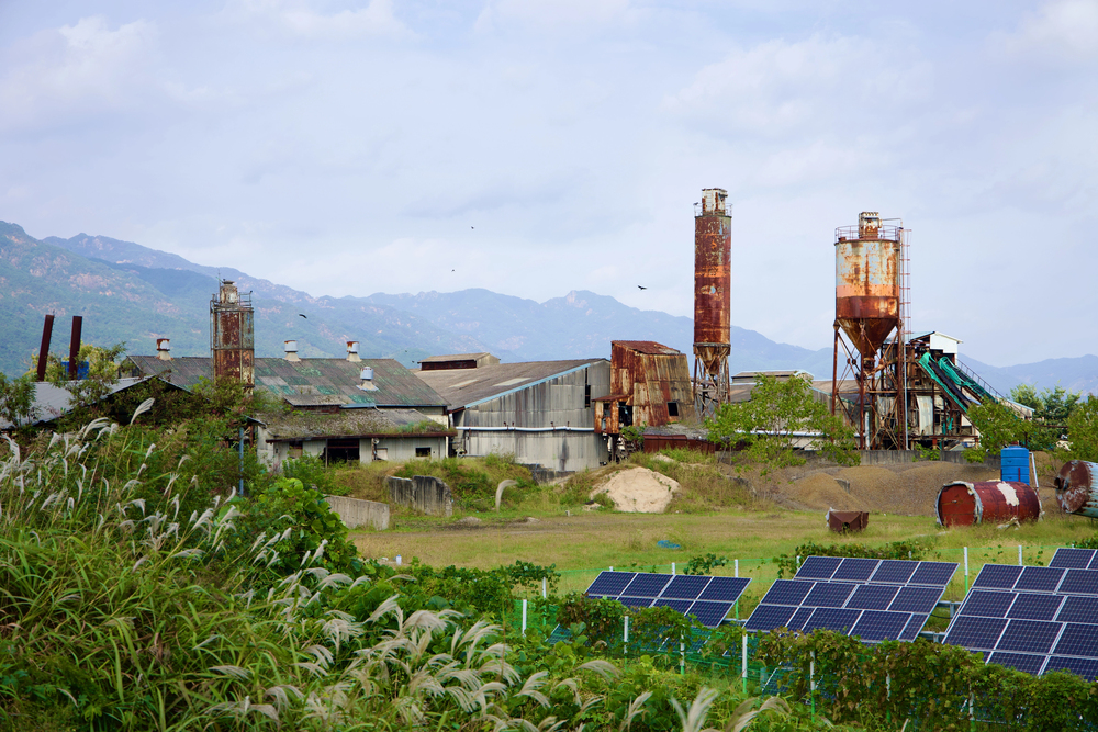 Industrial Facilities in Riverside and Bakersfield: Lower Overhead with Commercial Solar